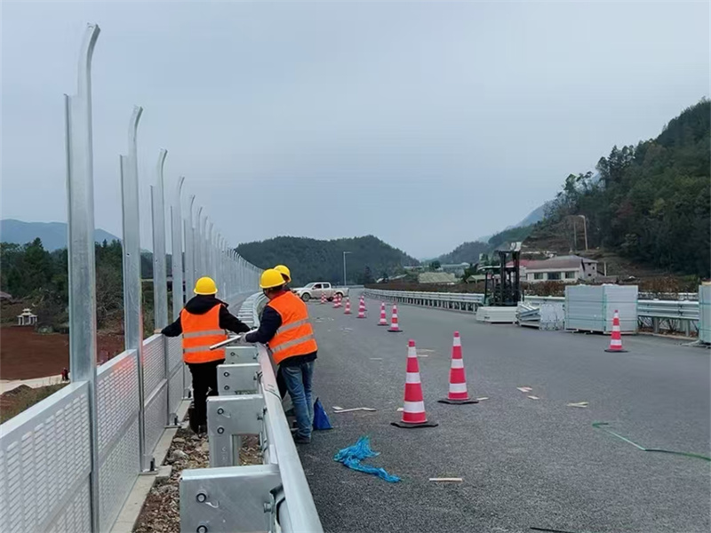 高速公路声屏障