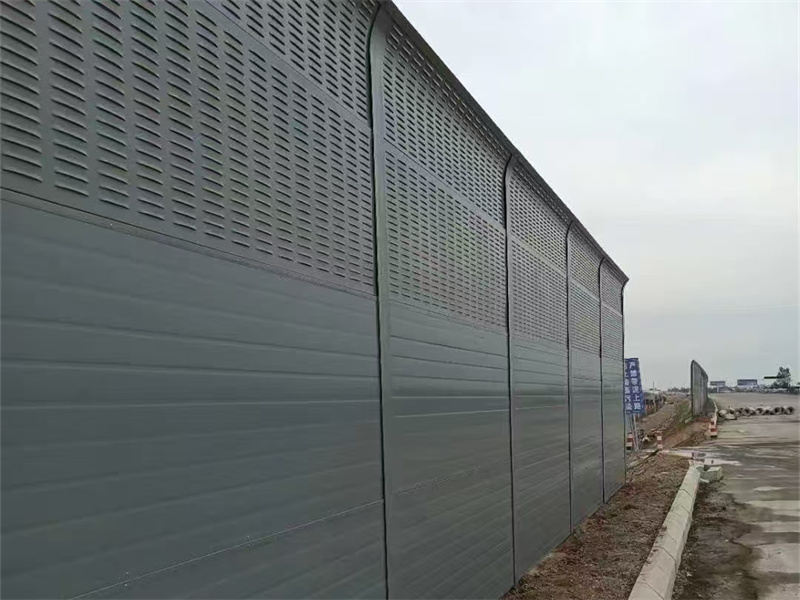 金属屏体和彩钢屏体组合