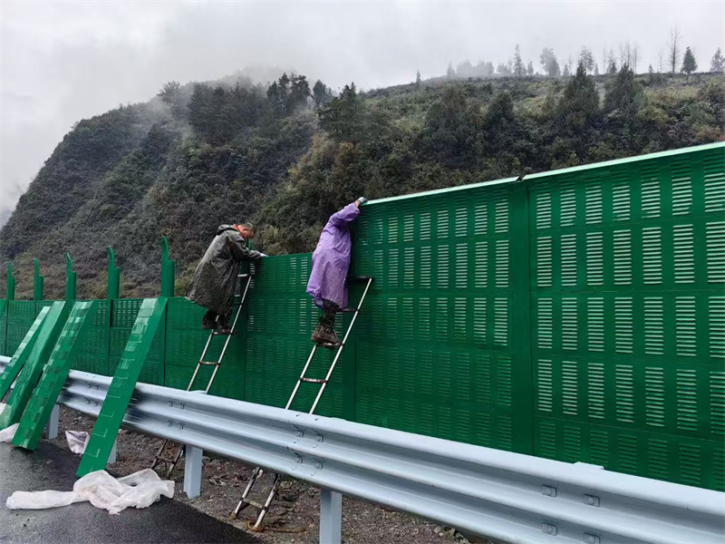 高速公路声屏障